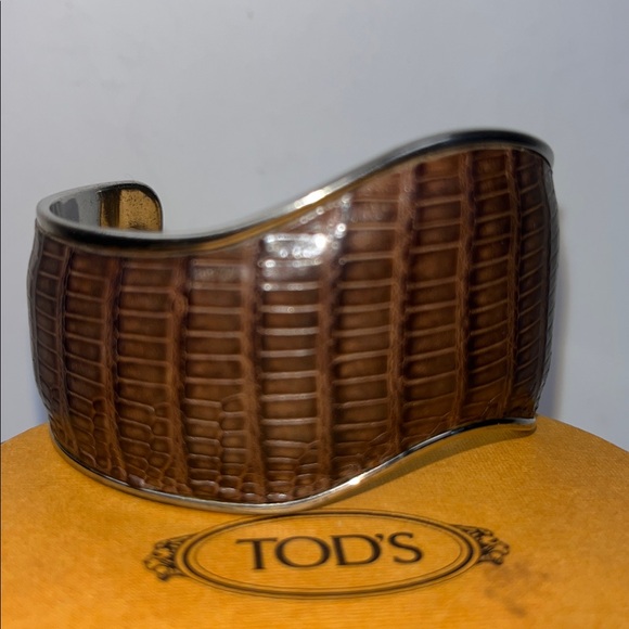 Authentic TOD’S ‘Liquid’ Cuff Bracelet ~ in Brown Alligator Embossed Leather